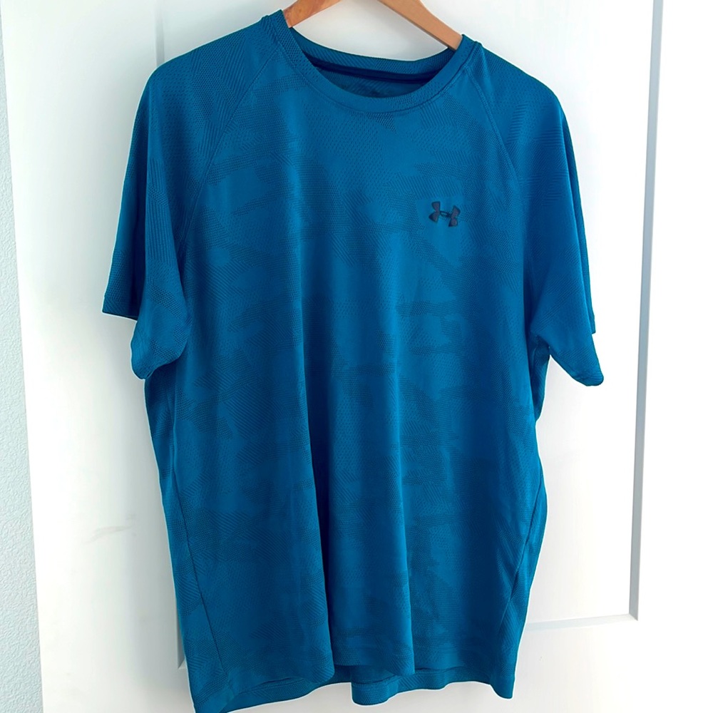 Men’s Under Armour Athletic Shirt